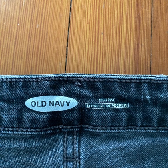 Old Navy distressed black jean short cutoffs size 6 - Picture 2 of 3